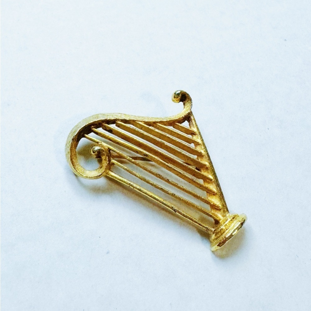 Tara - Vintage Gold Harp Brooch